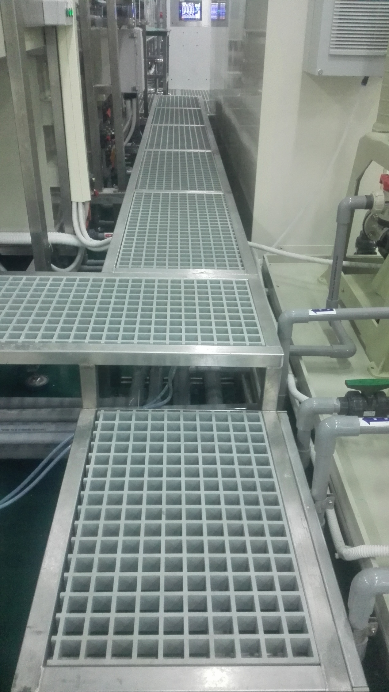 珠海雙贏集團(tuán)廠區(qū)玻璃鋼格柵蓋板、防腐工程安裝(圖3)